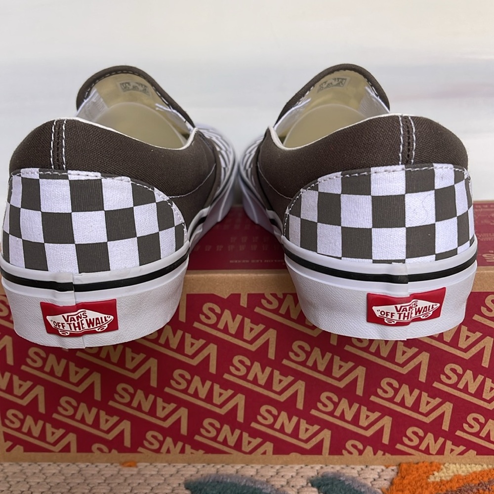 Vans WMNS Classic Slip-On
Color Theory Checkerboard Bungee
VN000BVZ9JC
Sneakers - Picture 14 of 16
